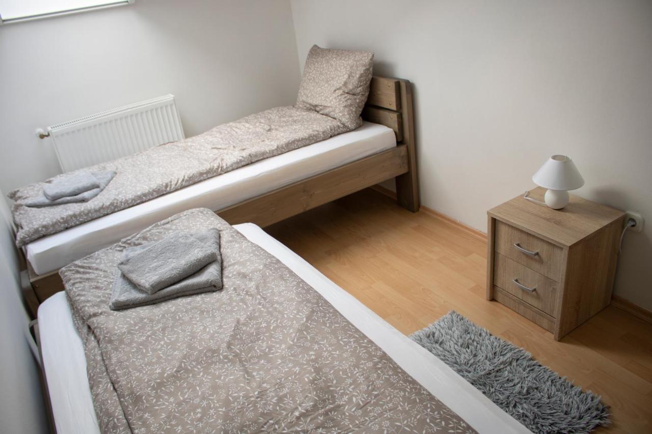דירות Szekszárd Csalogany Apartman מראה חיצוני תמונה