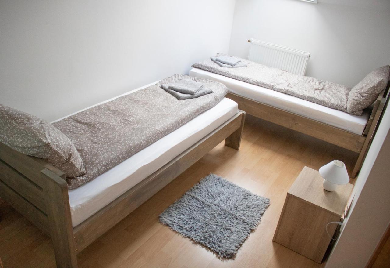 דירות Szekszárd Csalogany Apartman מראה חיצוני תמונה